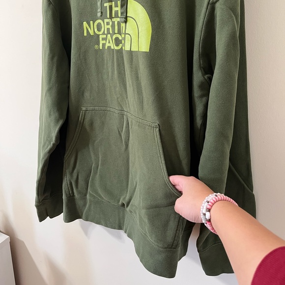 The North Face Men’s Olive Green Graphic Hooded Sweatshirt Size XL - Picture 4 of 10
